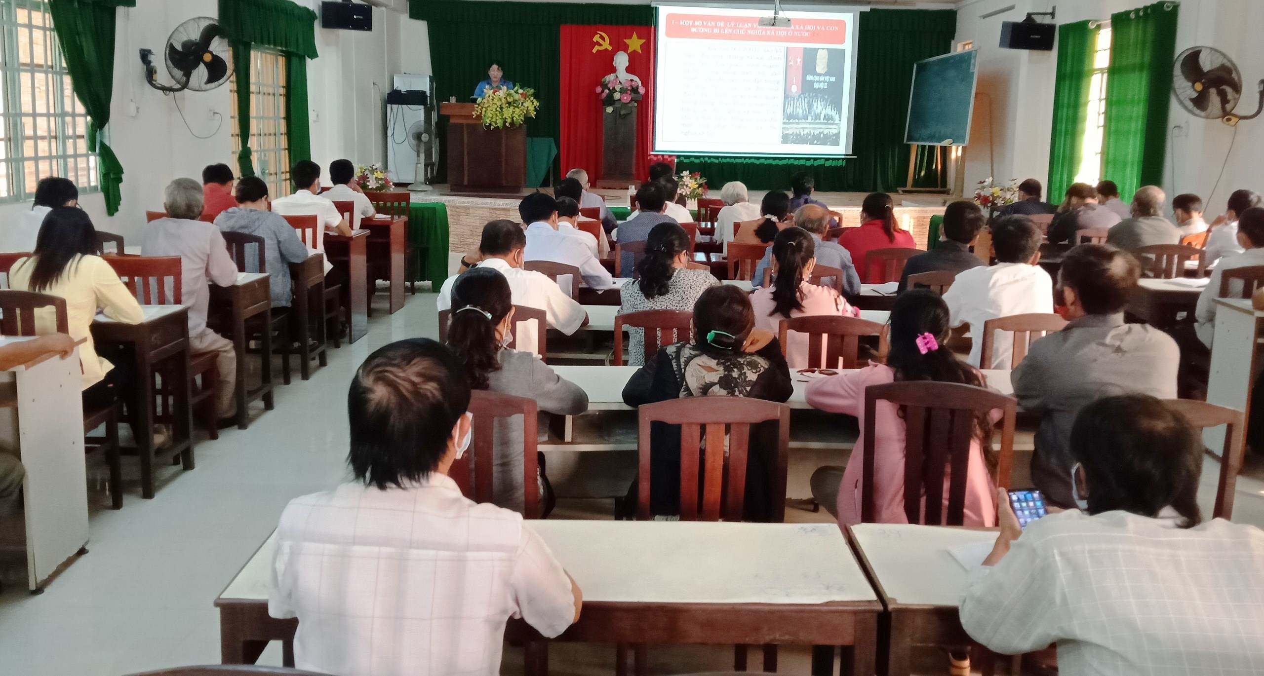 Huyện Dương Minh Châu: Tổ chức lớp Bồi dưỡng lý luận chính trị và nghiệp vụ dành cho cán bộ Hội Nông dân cơ sở năm 2021